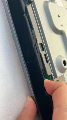 좋은 가격 43인치 LCD TV 패널, 3840*2160픽셀 UHD 해상도 1.07B 컬러 및 51핀 커넥터 온라인으로