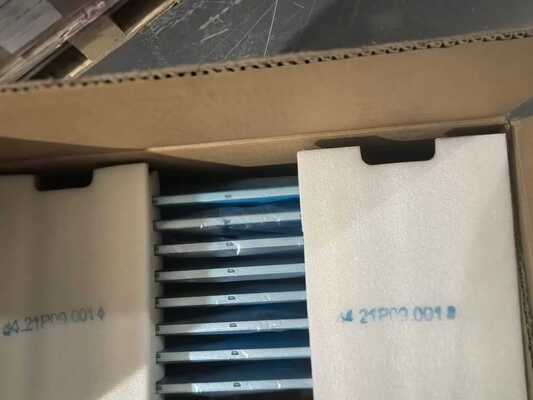 좋은 가격 AUO 21.5인치 디지털 사이니지 LCD 패널 P215HVN02.0 1920x1080 해상도 300 cd/m2 밝기와 50K 시간 수명 온라인으로